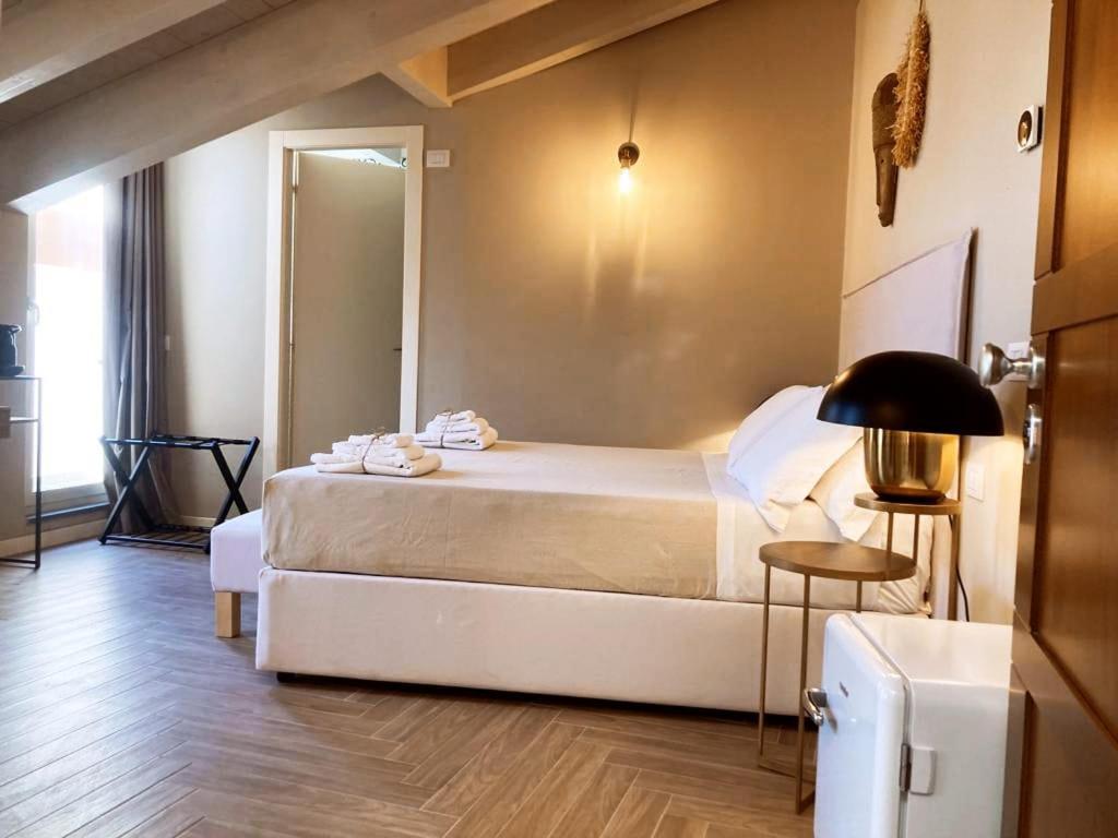 Gatto Bianco Rooms 42 Bérgamo Exterior foto